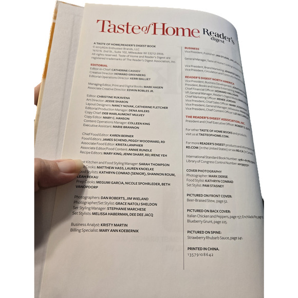 Taste of home slow cooker cookbook 9781617653544 reader's digest - Picture 7 of 8